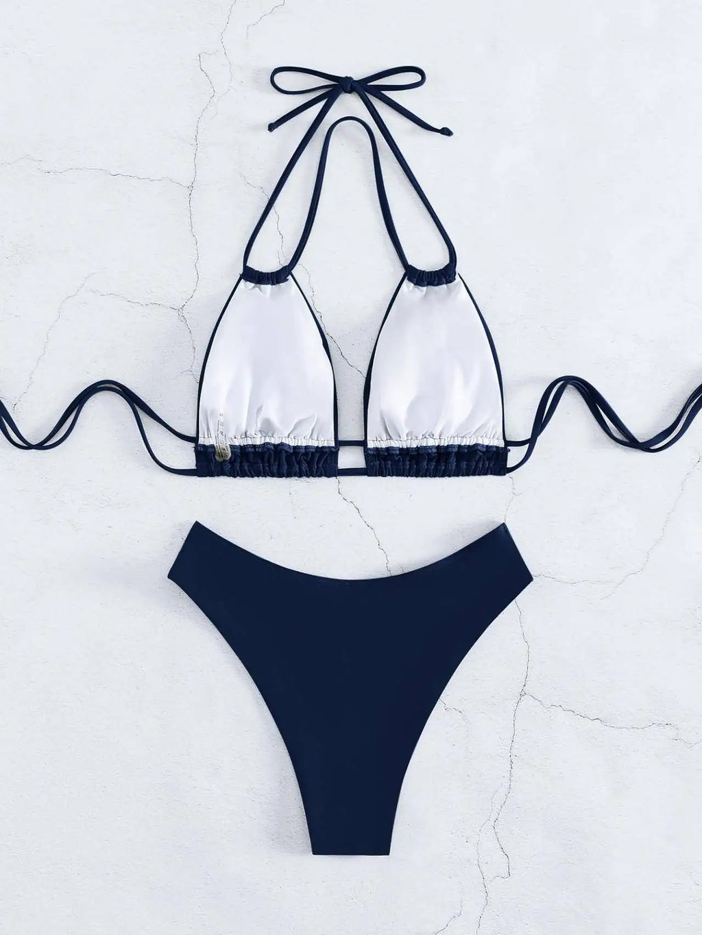 Costume da bagno bikini solido in nylon Costume da bagno sexy con modellazione di moda da donna 2025 Nuovo stile da spiaggia per costume da bagno
