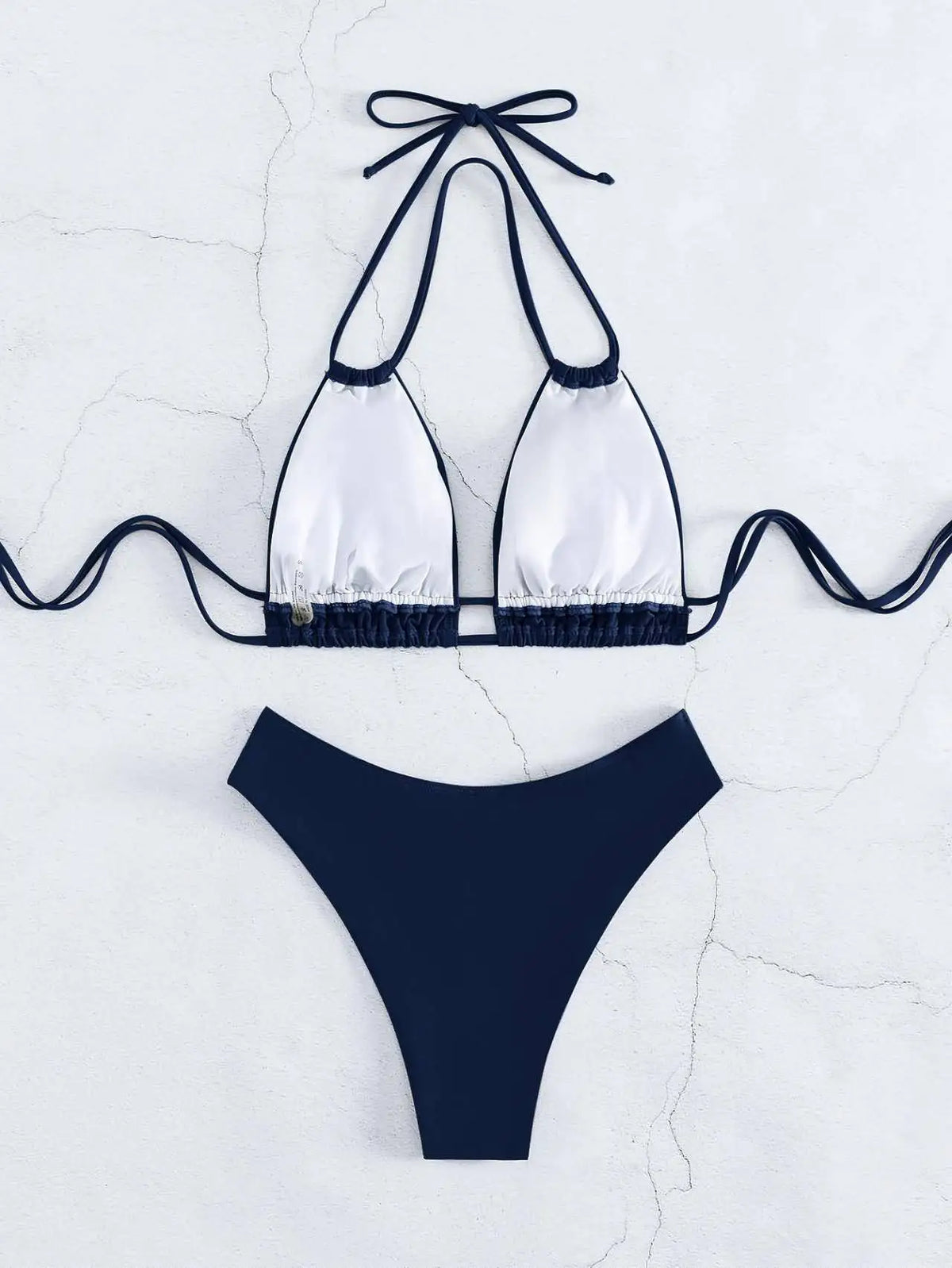 Costume da bagno bikini solido in nylon Costume da bagno sexy con modellazione di moda da donna 2025 Nuovo stile da spiaggia per costume da bagno