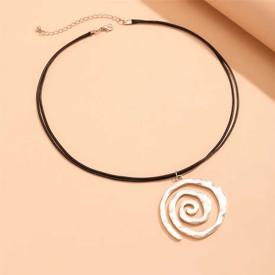 Collana con ciondolo a conchiglia a spirale grande creativa etnica Collana da donna Goth regolabile in pelle con filo di cera Accessori per gioielli Y2K per le vacanze