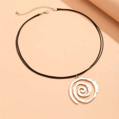 Collana con ciondolo a conchiglia a spirale grande creativa etnica Collana da donna Goth regolabile in pelle con filo di cera Accessori per gioielli Y2K per le vacanze