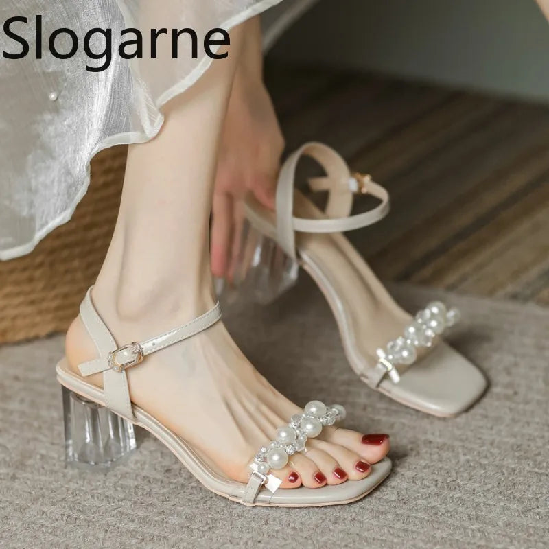Damen-Sommersandalen 2026 Neu mit Perlen High Heels Pantoletten Mädchen mit Kristallabsatz Trendige transparente Sommerschuhe