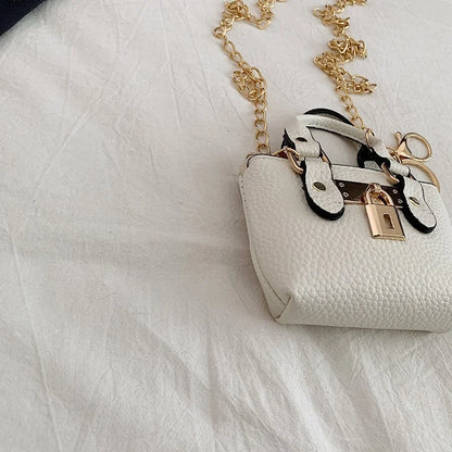 Borsa quadrata piccola da ragazza a tracolla per l'estate 2025, i nuovi bambini classici che portano una borsa a tracolla monospalla. portachiavi portafoglio