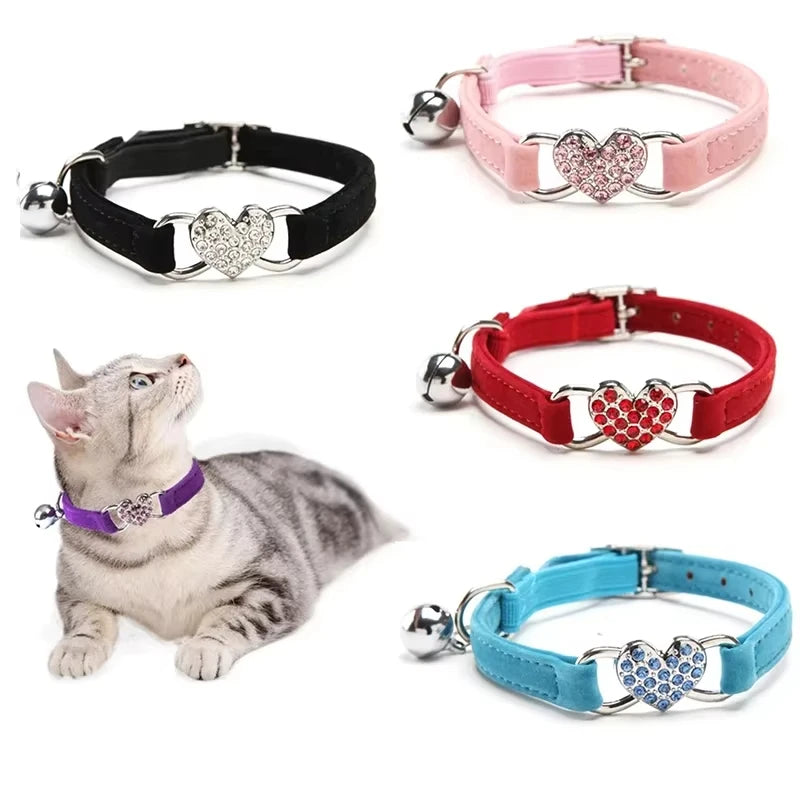 Collare per gatti a forma di cuore con campanello, elastico e regolabile, in morbido velluto con cristalli, per gattini e cuccioli, accessori per animali domestici