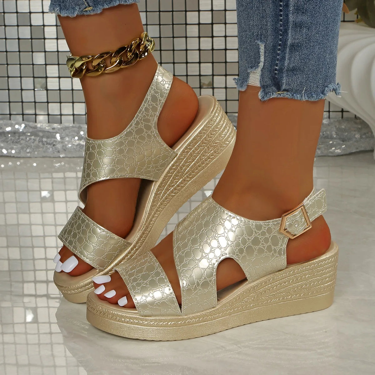 Sandali Donna 2026 Nuovi Sandali Estivi da Spiaggia e Outdoor Comodi con Zeppa Dorata per Donna Design Casual Taglie Grandi