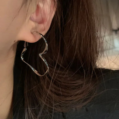 1 paio di orecchini a cerchio con ciondolo a forma di cuore cavo grande da donna, moda esagerata, design a forma di cuore, polsino per regalo di gioielli per ragazze