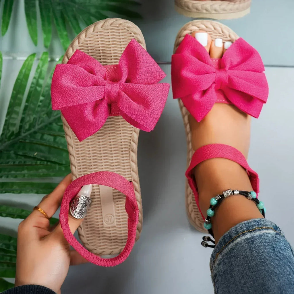 Sandali da donna 2025 Nuovi sandali leggeri estivi Pantofole casual da spiaggia alla moda Scarpe basse con papillon da esterno Sandali con plateau per la casa