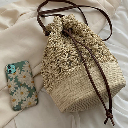 Borsa a tracolla da spiaggia in paglia estiva da donna fatta a mano borsa a tracolla con coulisse cava intrecciata borsa da viaggio con Design femminile di moda lavorata a maglia