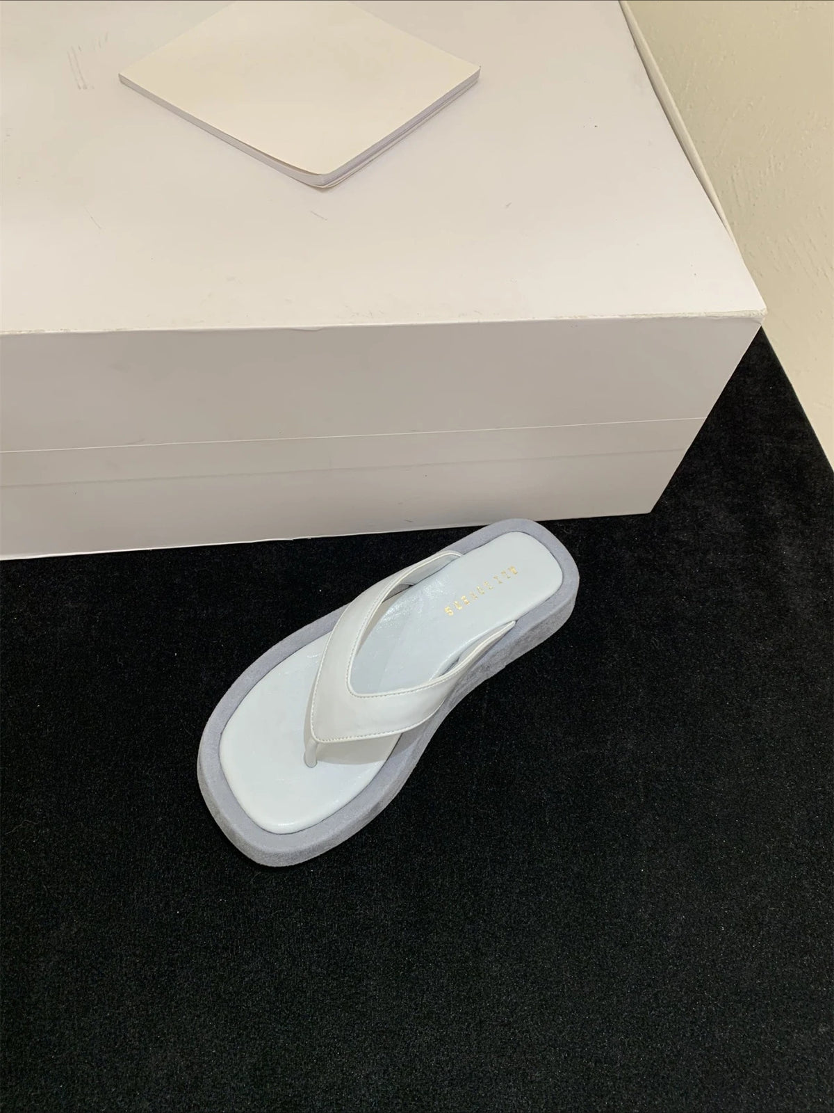 Damen-Slipper für den Sommerurlaub am Strand, modische Plateau-Zehenstegschuhe in Unifarben, minimalistische, vielseitige Damen-Sandalen für den Alltag