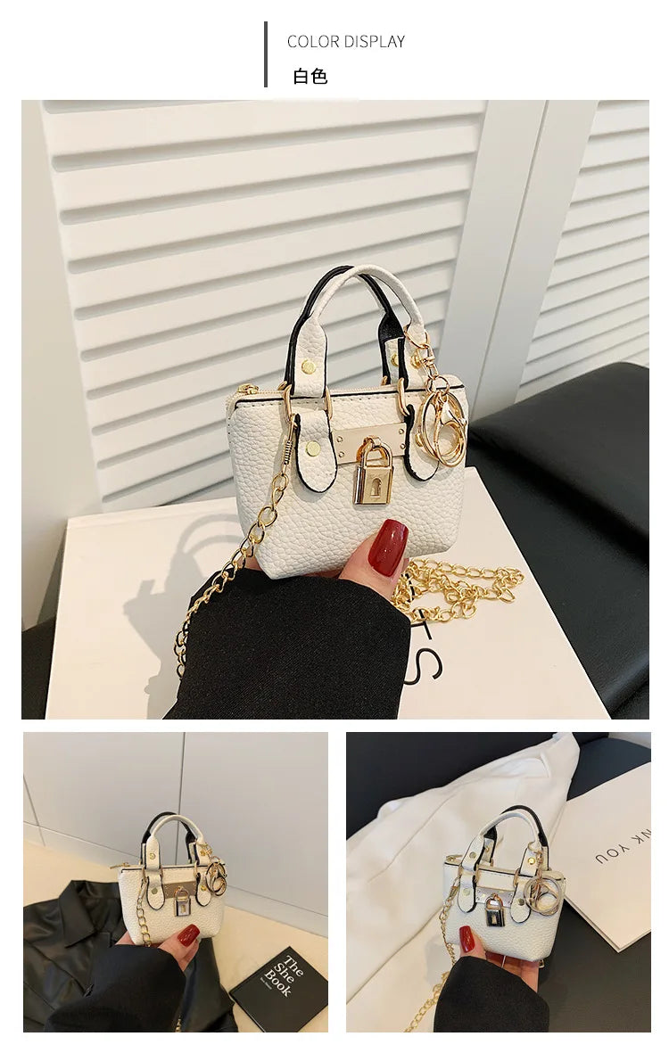Borsa quadrata piccola da ragazza a tracolla per l'estate 2025, i nuovi bambini classici che portano una borsa a tracolla monospalla. portachiavi portafoglio