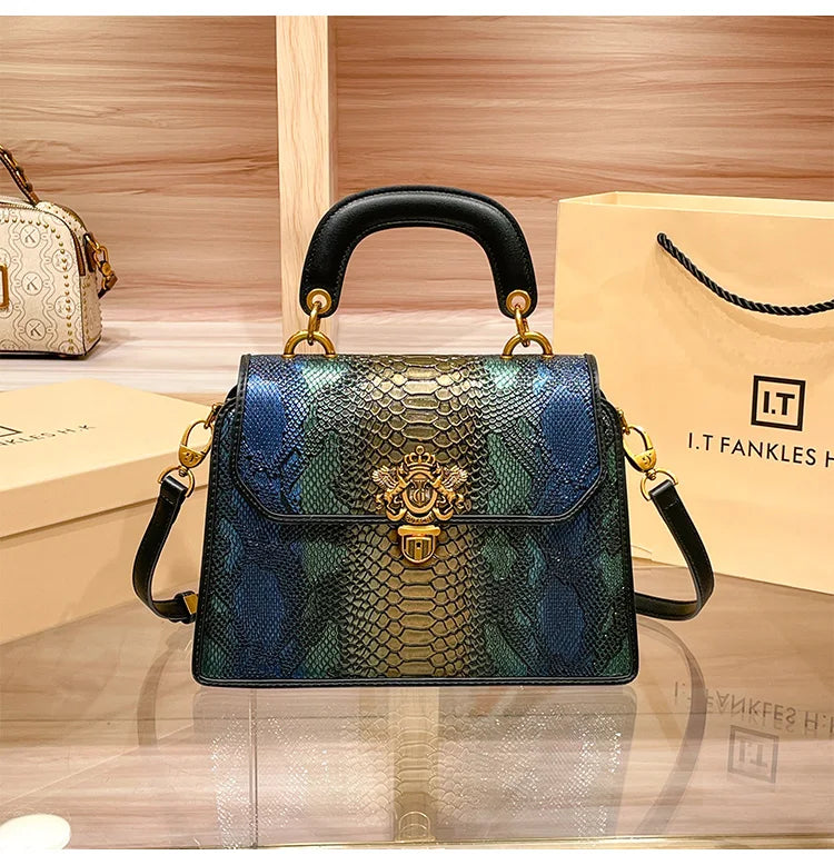 Borsa da donna leggera di marca di lusso per la primavera e l'estate 2025, borsa a tracolla di alta qualità del designer, borsa a tracolla alla moda,