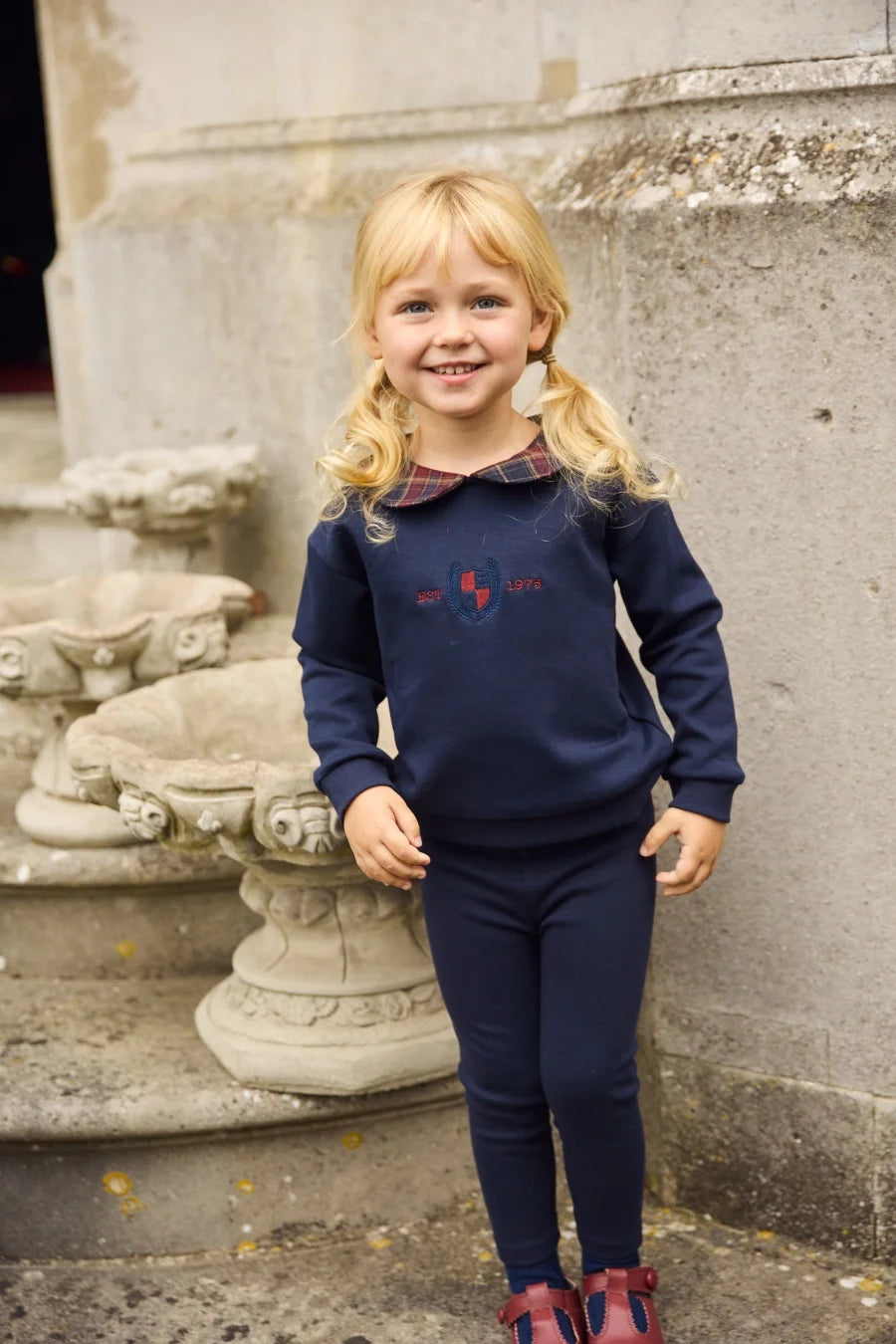 (Spedizione in 1 giorno) Collezione AW26 Denim Varsity, felpa in denim blu navy con ricami, tessuto per l'abbigliamento da giorno, abbigliamento per fratelli e sorelle