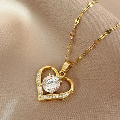 Collana con ciondolo a forma di cuore con gemme artificiali per donna 2022 Labbra dorate in acciaio inossidabile con catena al collo Collane femminili Gioielli per ragazza