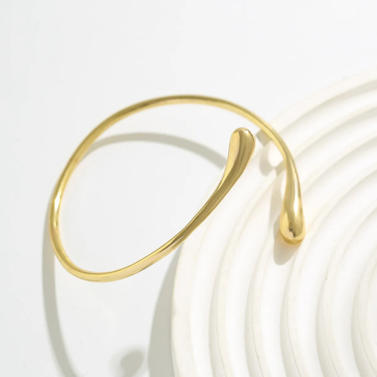 FTCY Bracciale vintage semplice sul braccio superiore per donna Braccialetti geometrici alla moda a forma di goccia d'acqua Gioielli da donna regolabili