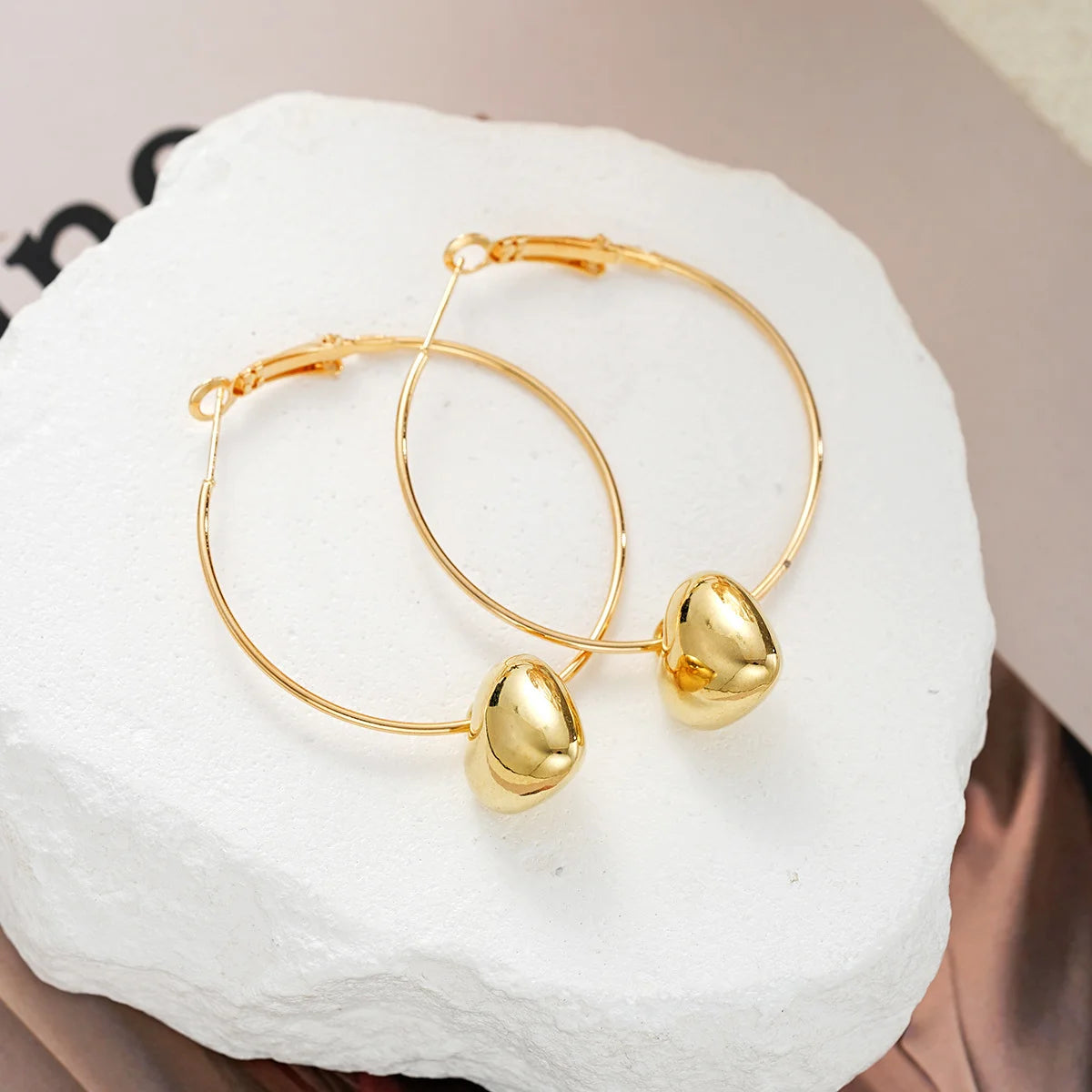2024 nuovi orecchini pendenti con ciondolo a cuore per le donne Fashion Color oro Design esagerato Big Circle Hoops orecchino regalo di gioielli coreani