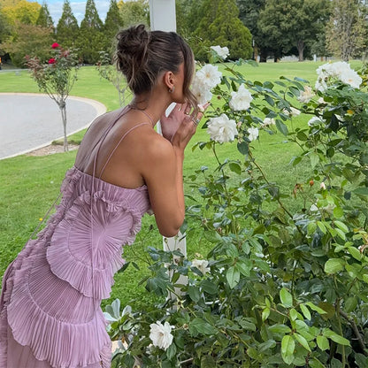 Abito lungo plissettato con volant da donna elegante Abito lungo fluido pieghettato a strati irregolare con scollo all'americana senza maniche per la festa di nozze