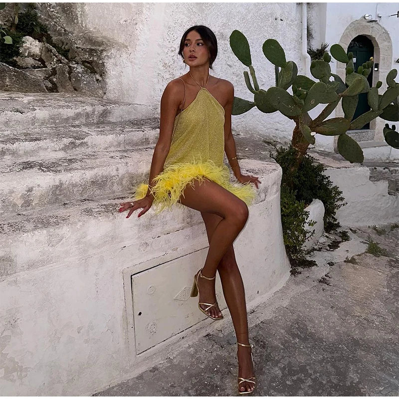 Abito Corto Sexy con Piume e Glitter, Vestito Estivo da Donna Senza Maniche con Schiena Scoperta, Giallo, per Feste e Spiaggia, Modello A-line 2026
