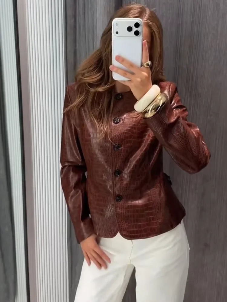 Giacca in Ecopelle Effetto Coccodrillo, Collo Tondo, Chiusura con Bottoni, Maniche Lunghe, Autunno 2026, Outfit Chic da Donna per Appuntamenti, Abbigliamento Trendy da Strada