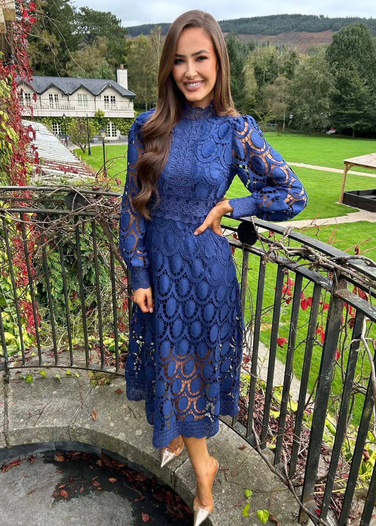 Abito lungo con maniche a sbuffo in pizzo da donna 2025 Primavera elegante nuovi abiti slim a vita alta con colletto alla coreana alla moda