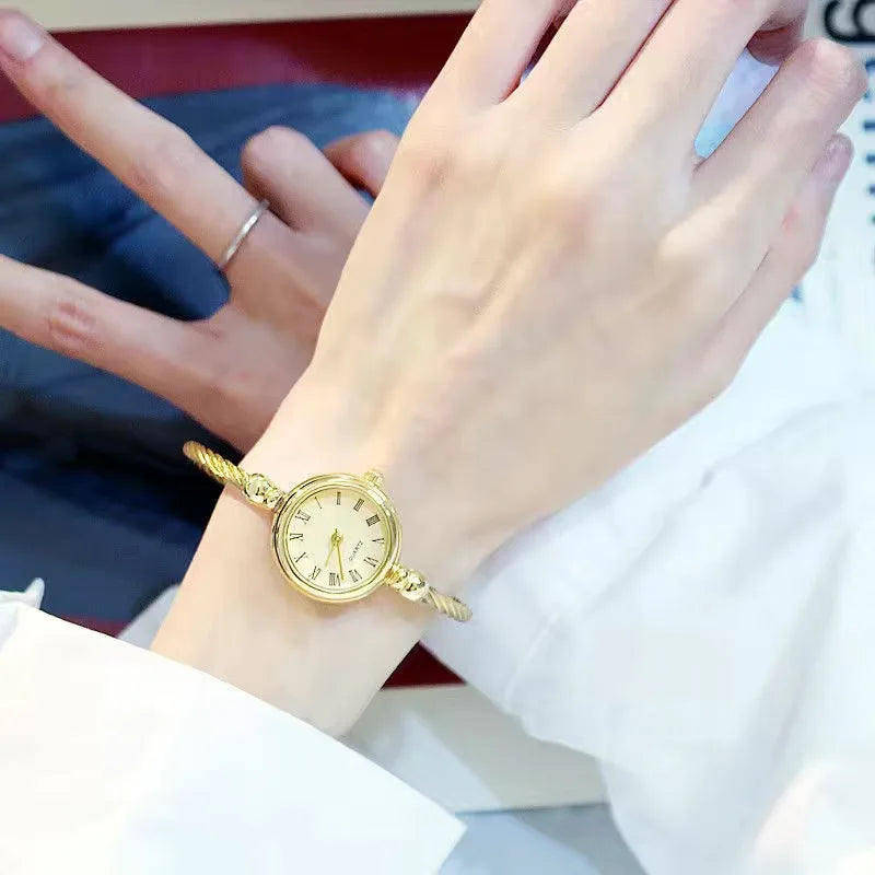 Orologio da polso da donna Orologio da donna con piccolo braccialetto in oro Orologio da polso da donna al quarzo retrò in acciaio inossidabile Orologio da polso