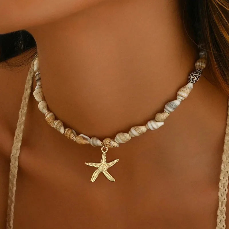 Collana con ciondolo stella marina con perline di riso bohémien per donna, fatta a mano, perla d'imitazione, girocollo con perline colorate, gioielli da spiaggia estiva