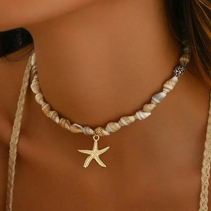 Collana con ciondolo stella marina con perline di riso bohémien per donna, fatta a mano, perla d'imitazione, girocollo con perline colorate, gioielli da spiaggia estiva