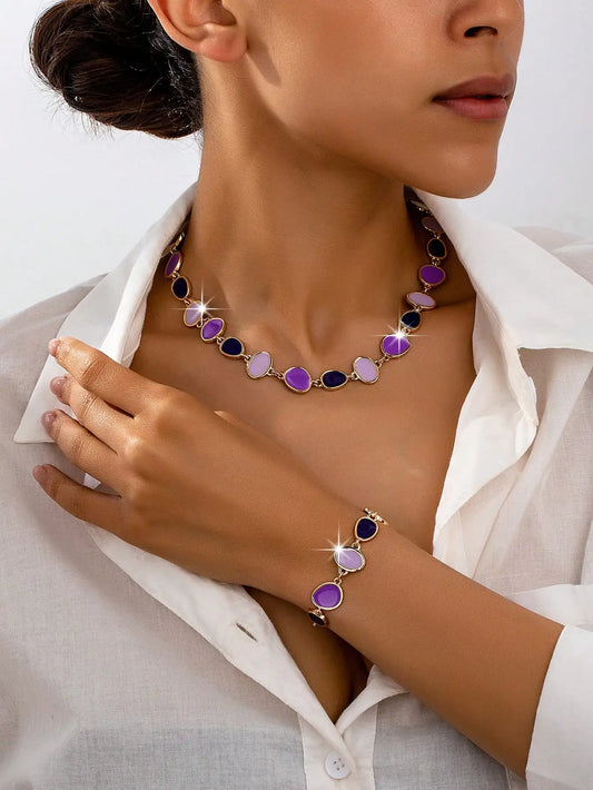Un ensemble collier et bracelet pour femme à la mode, léger, décontracté, stylé, élégant et polyvalent