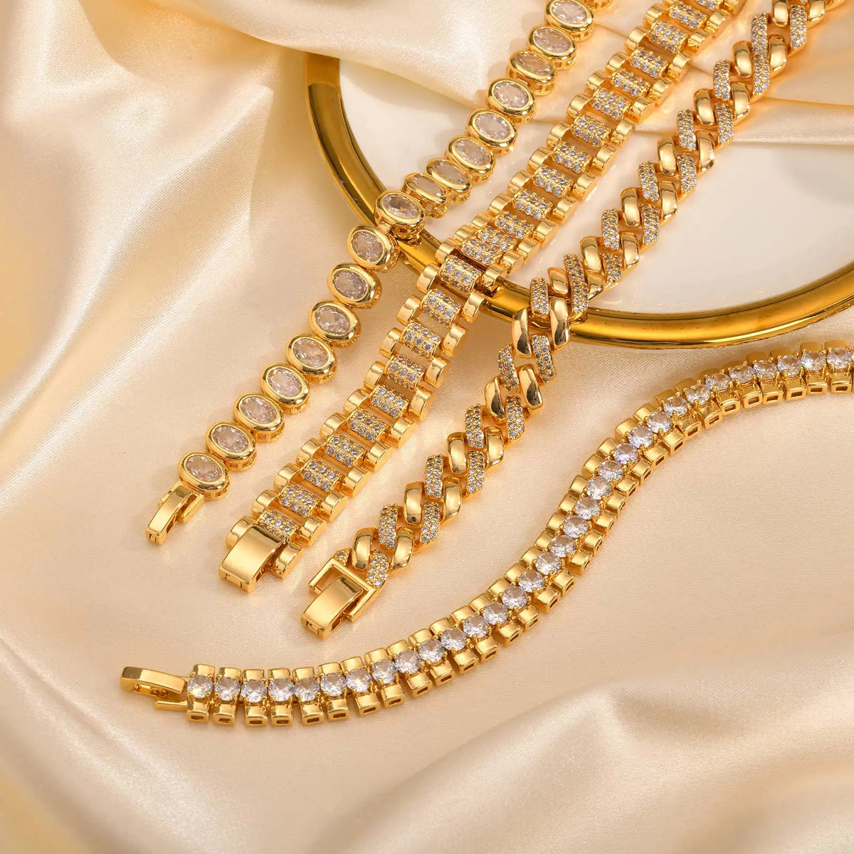 Bracciale a catena con graffetta Cinturino per orologio con zirconi placcati in oro 14 carati Collegamento grosso Gioielli impilabili regolabili per regalo per ragazza da donna