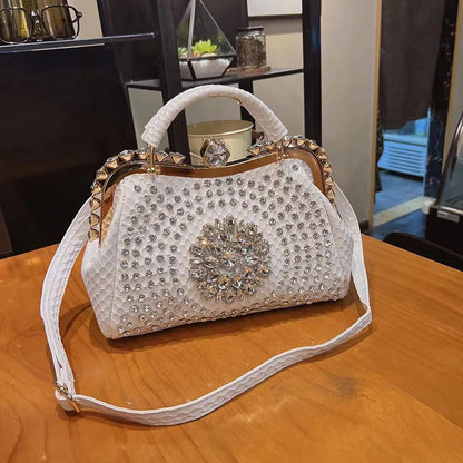 Borsa a tracolla di alta qualità da donna estate 2024 nuova borsa a tracolla di nicchia con texture esplosiva borsa di grande capacità tempestata di diamanti