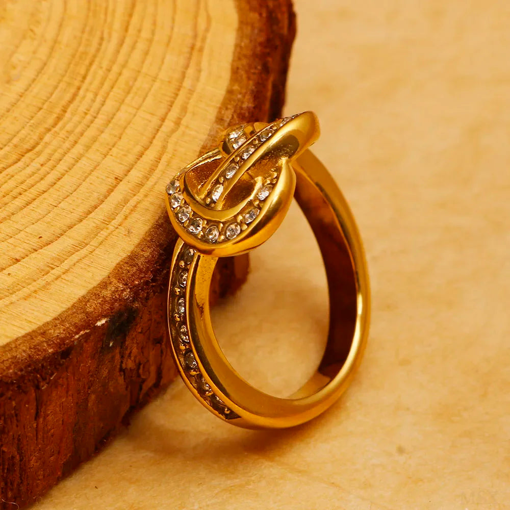 Anello minimalista con cuore d'amore in acciaio inossidabile per donna Anelli con zirconi intarsiati Gioielli di moda romantici impermeabili color oro