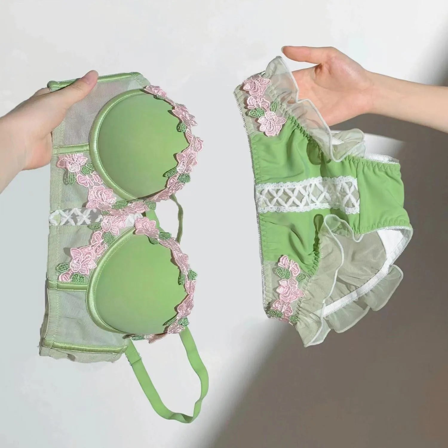 MOYISU London Anime Bralette - Delicato reggiseno senza fili per adolescenti, lingerie estiva giapponese Busto piccolo Allure sottile aderente