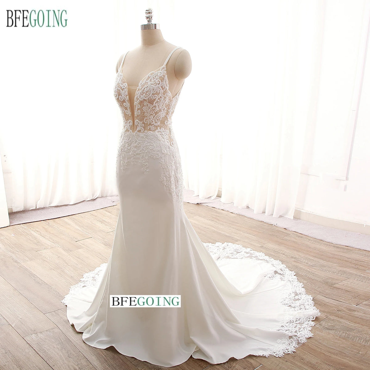 Lussuosi Appliques di pizzo perline sirena/tromba abiti da sposa cappella treno su misura scollo a v al pavimento senza spalline