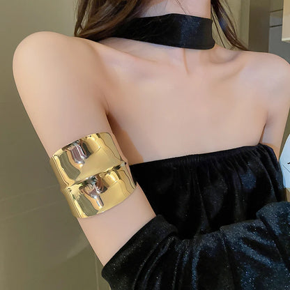 Bracciale in lega geometrica multistrato con anello in metallo per donna Accessori per gioielli da festa di lusso con anello da braccio stile esagerato e fresco