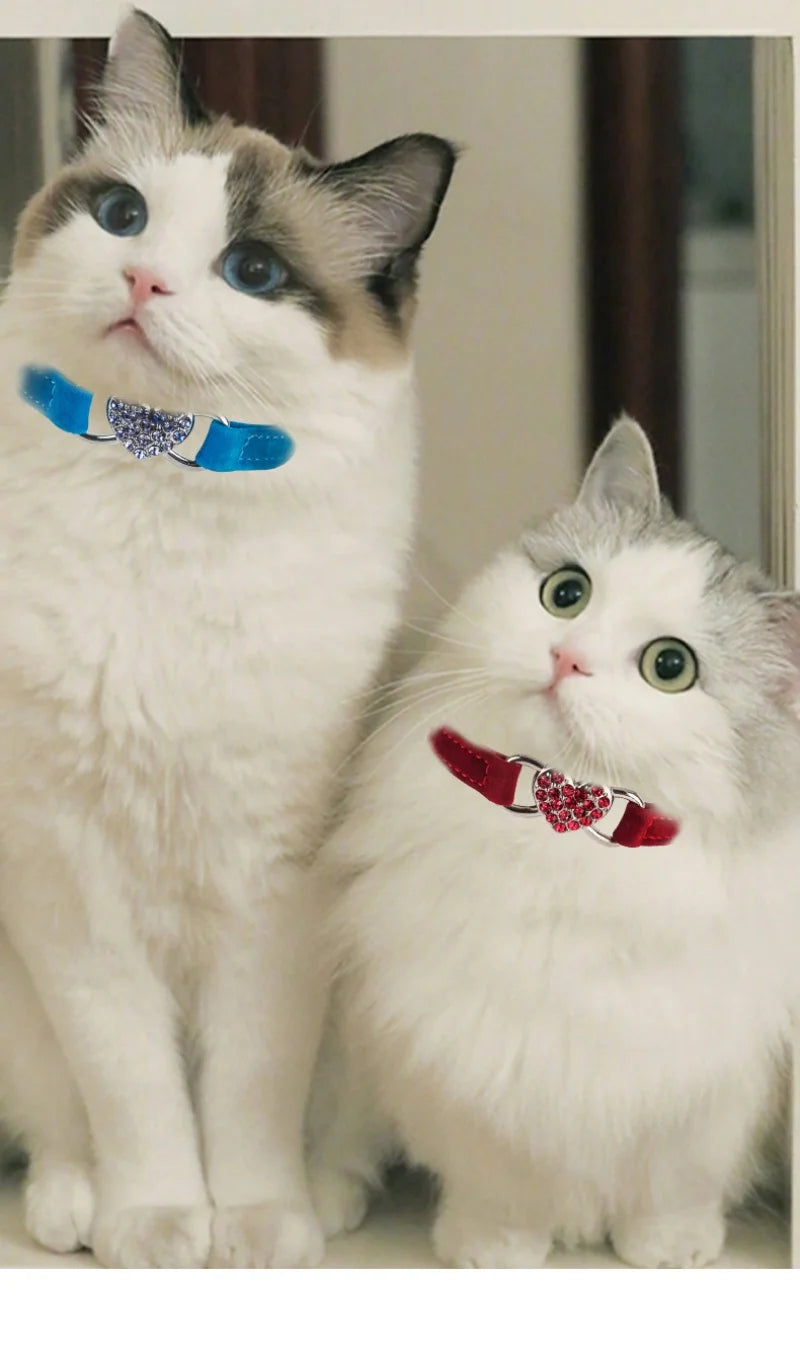 Collare per gatti a forma di cuore con campanello, elastico e regolabile, in morbido velluto con cristalli, per gattini e cuccioli, accessori per animali domestici