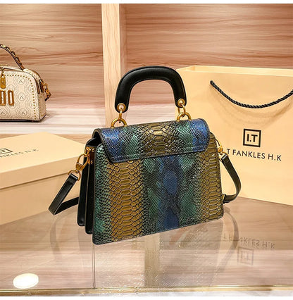 Borsa da donna leggera di marca di lusso per la primavera e l'estate 2025, borsa a tracolla di alta qualità del designer, borsa a tracolla alla moda,