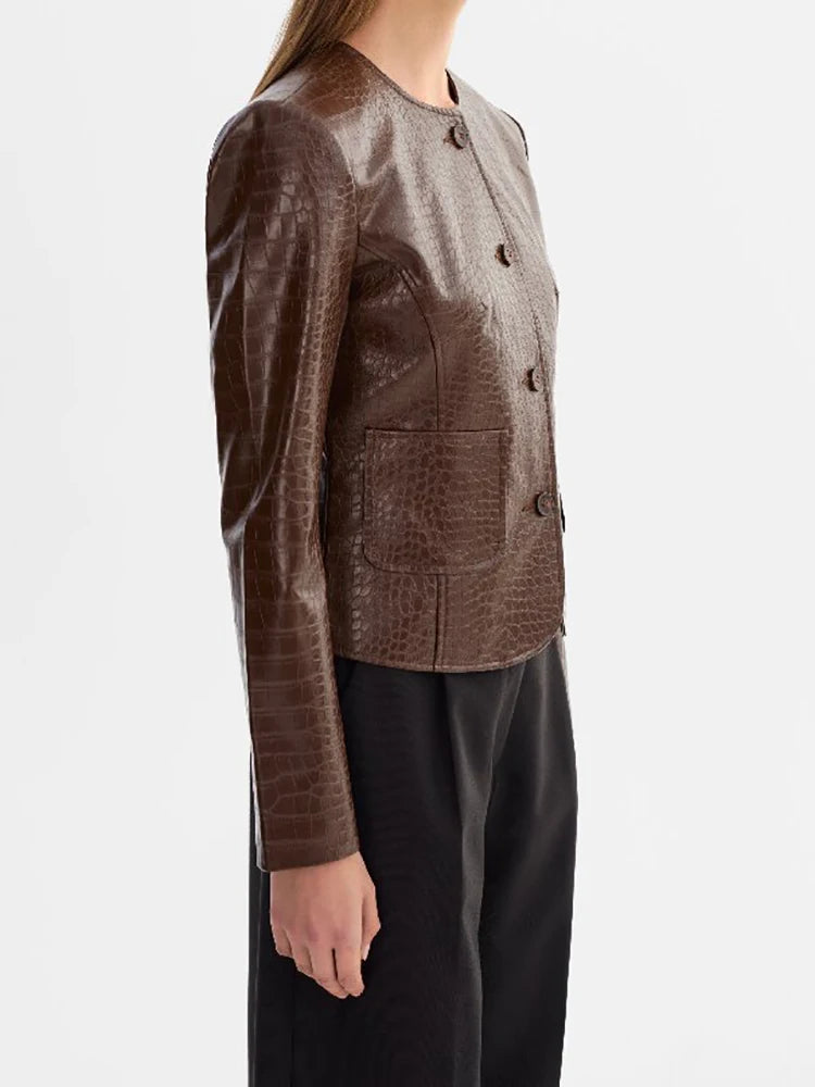 Giacca da donna in similpelle con stampa coccodrillo, scollo rotondo, chiusura con bottoni, orlo a peplum svasato, vestibilità slim, cappotto corto, abbigliamento da strada per donne.