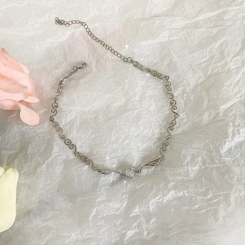 Collane con ciondolo a forma di cuore con ali d'angelo Colore argento 5A Cubic Zirconia Stile minimalista Catena clavicola Gioielli per donne e ragazze