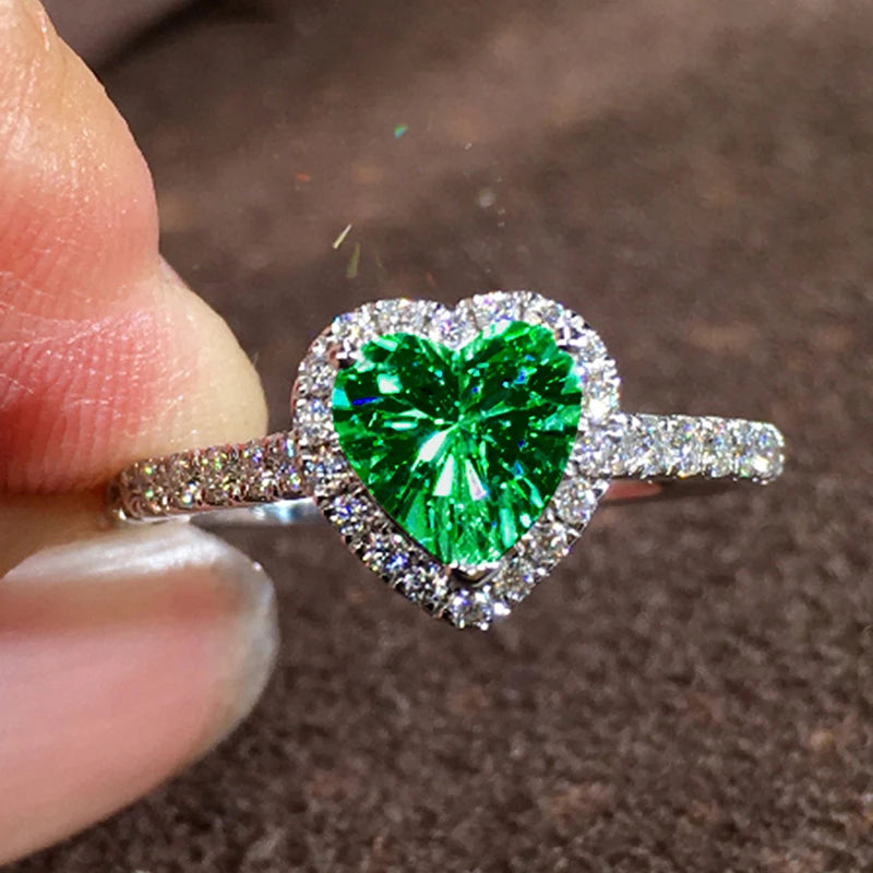 Anelli di fidanzamento classici a forma di cuore color argento per le donne Bianco Rosso CZ Pietra intarsiata Gioielli di moda Regalo per la festa nuziale