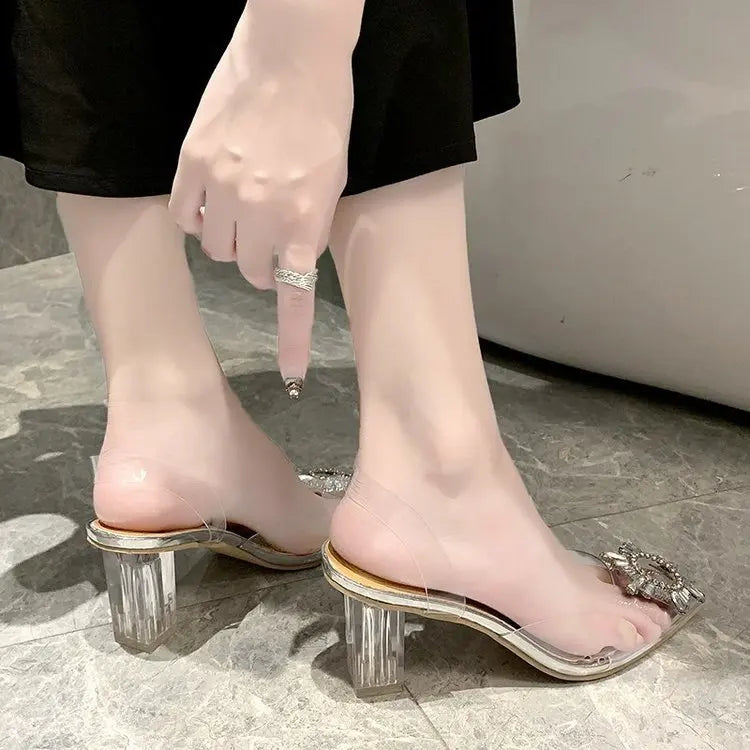 Sandali con tacco alto a punta da donna estivi Pantofola in vetro trasparente Tacco spesso Scarpe alla moda a forma di vetro da vino