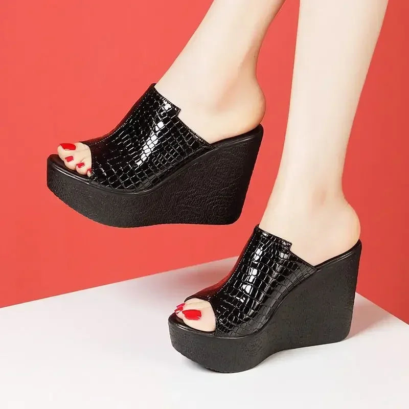 Sandali con Zeppa in Pelle Lucida Estivi da Donna, Misura Piccola 32-43, Tacco Alto 11cm, Ciabatte Eleganti per Ufficio e Modello, Collezione 2026