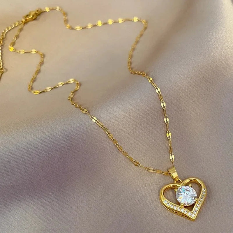 Collana con ciondolo a forma di cuore con gemme artificiali per donna 2022 Labbra dorate in acciaio inossidabile con catena al collo Collane femminili Gioielli per ragazza