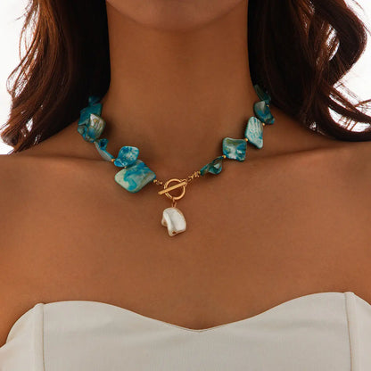 IngeSight.Z Nuova Elegante Collana Girocollo con Ciondolo a Perla Barocca Imitazione, Catena con Chiusura a T per Donna, Gioielli da Spiaggia di Tendenza