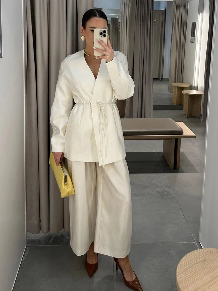 Completo Elegante da Donna: Top a Maniche Lunghe con Scollo a V e Pizzo, Pantaloni a Gamba Larga, Completo Femminile in Raso Tinta Unita Primavera Estate 2026