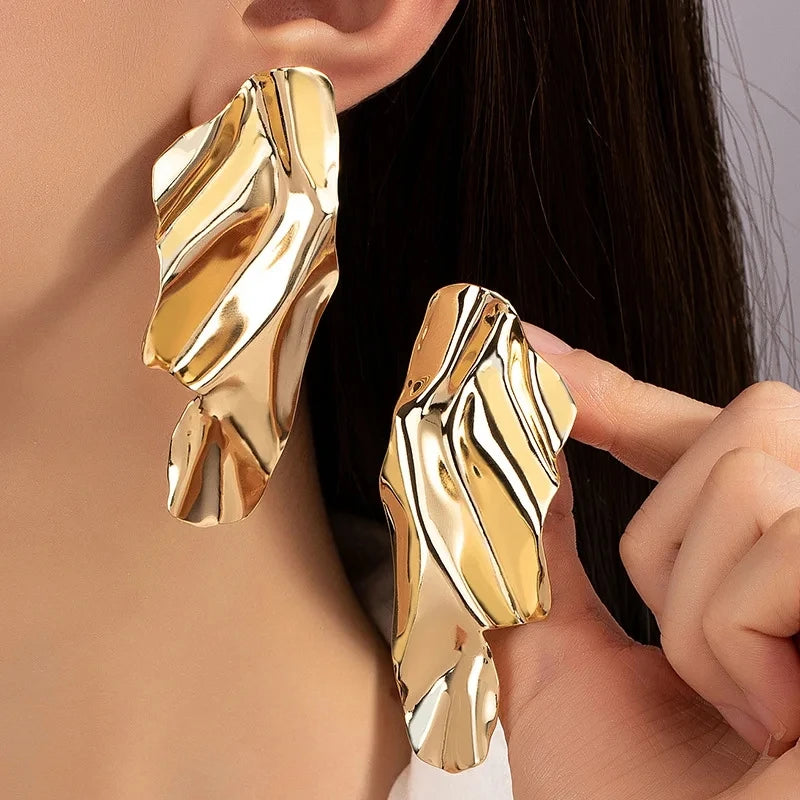 Nuovi orecchini pendenti lunghi esagerati per le donne Orecchini pendenti in metallo intrecciato grandi Gioielli per orecchie europei alla moda alla moda