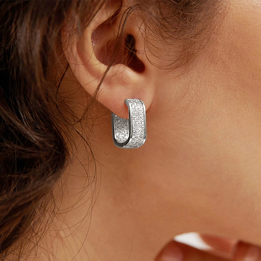 Huitan Orecchini a cerchio CZ pavimentati alla moda coreana per le donne Orecchini per ragazze semplici e versatili in metallo color argento/oro Gioielli caldi