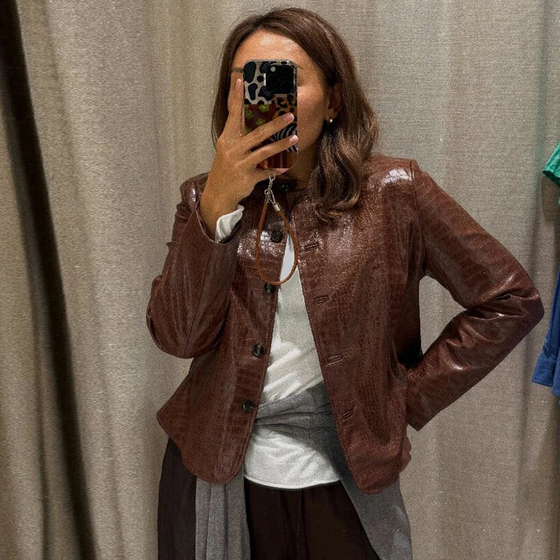 Giacca da donna in similpelle con stampa coccodrillo, scollo rotondo, chiusura con bottoni, orlo a peplum svasato, vestibilità slim, cappotto corto, abbigliamento da strada per donne.