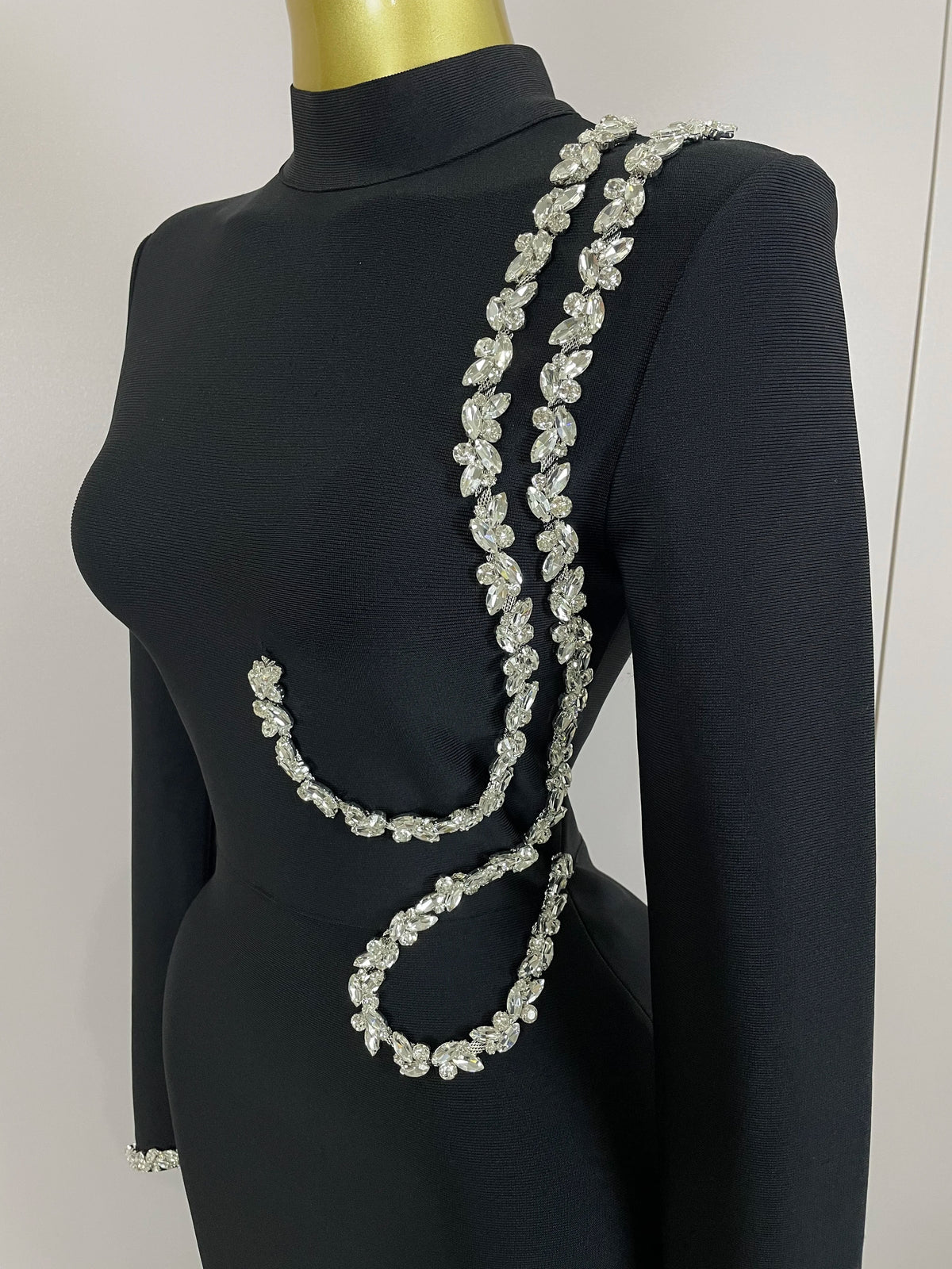 Abito lungo aderente con fasciatura aderente con diamanti a maniche lunghe sexy 2025 Abiti da compleanno di lusso per feste da sera eleganti per celebrità da donna