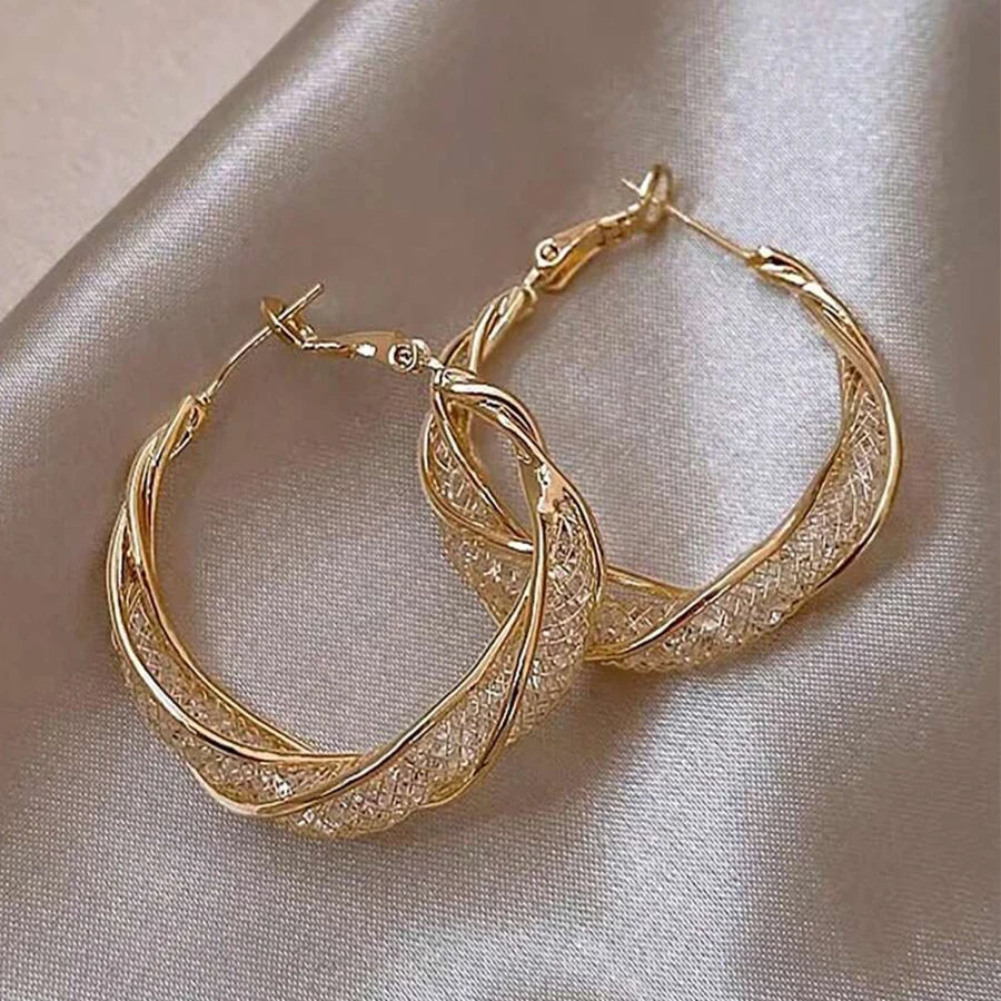 Splendidi orecchini a cerchio intrecciati color oro con rete intricata Orecchini stile elegante per gioielli regalo per feste da donna
