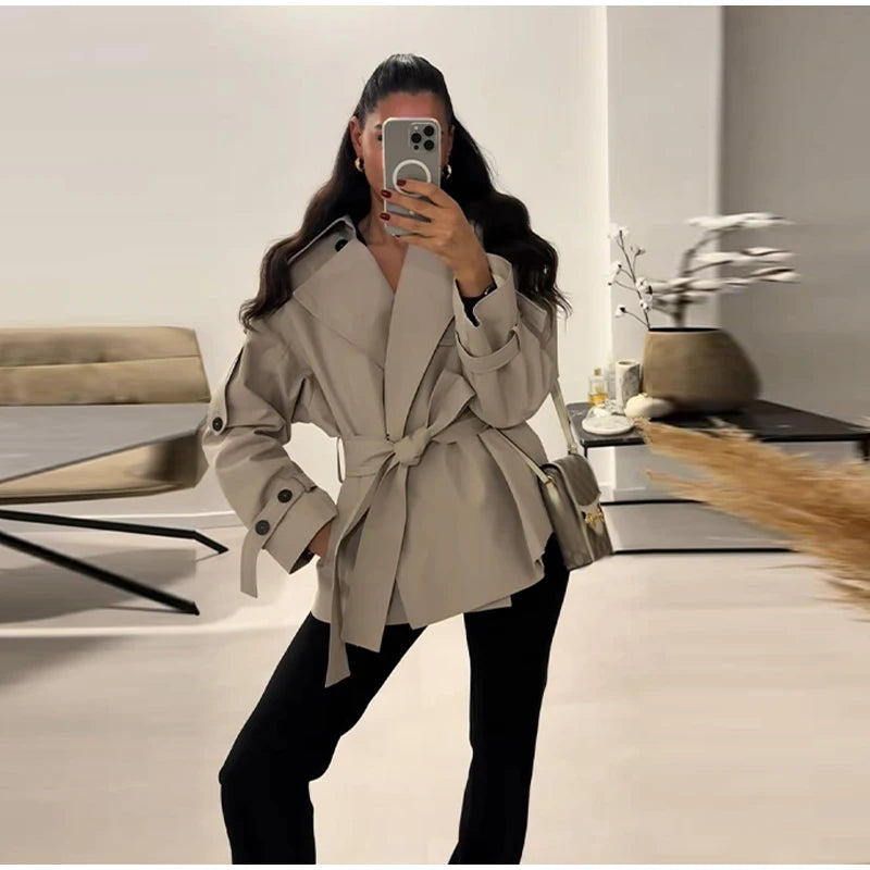 Trench Coat Corto da Donna con Cintura, Collo a Risvolto, Maniche Lunghe, Oversize, Antivento, Primavera-Autunno 2026