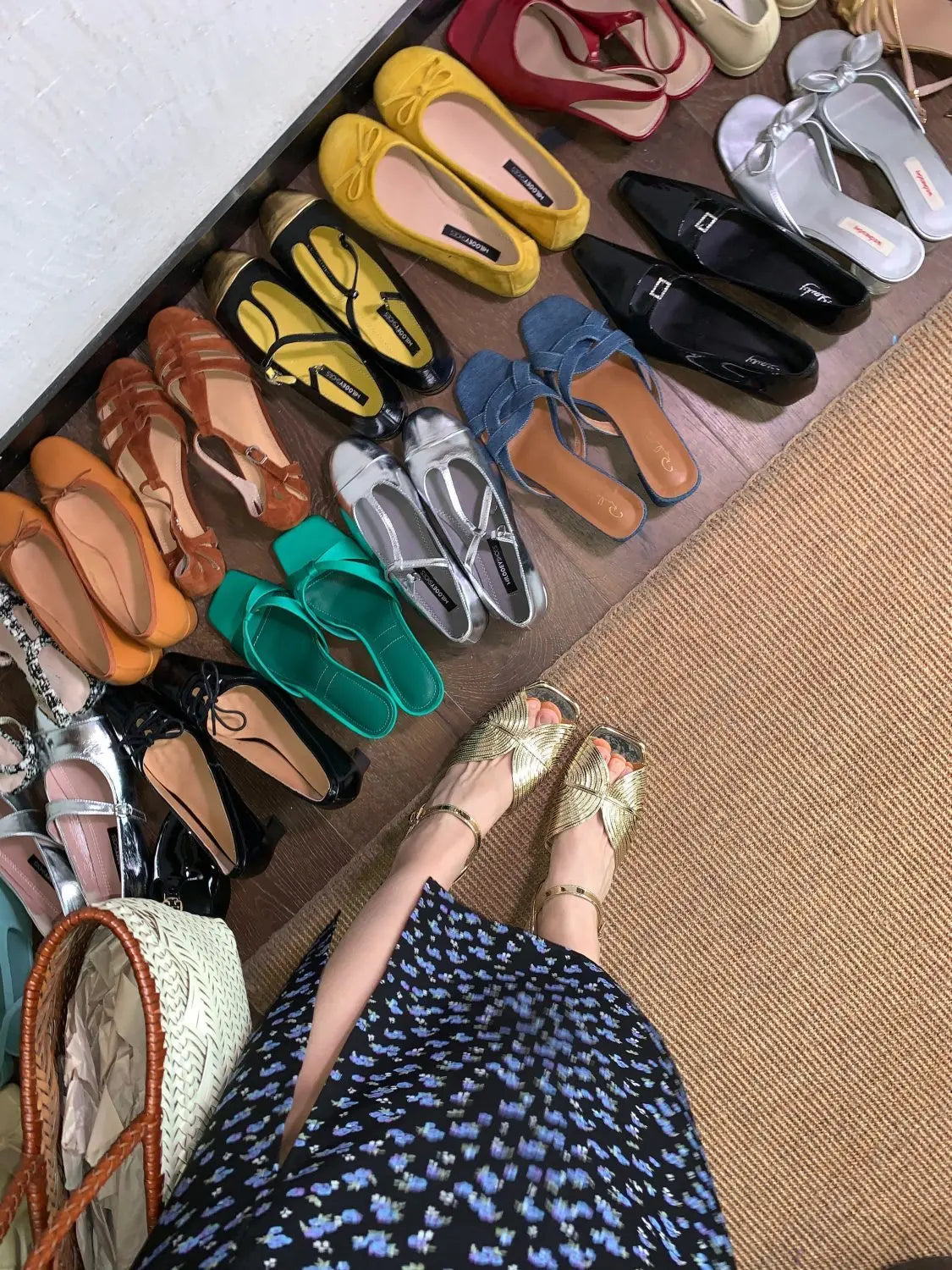 Sommer 2025 Goldene Damen-Sandalen Offene Zehenpartie Schnallen Mittelhohe Absätze Damen-Schuhe Korea Komfort Beste FH