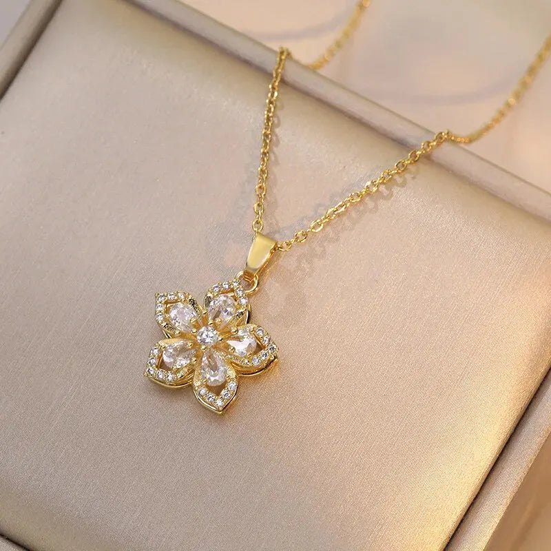 Collana con ciondolo fiore zircone rotante di lusso leggero per le donne Collane a catena ad alto senso di qualità color oro Regali di gioielli per feste